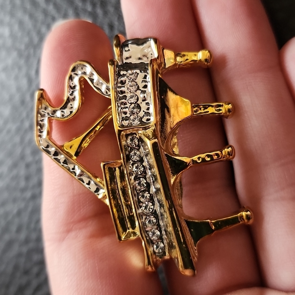 ALI LANG brooch